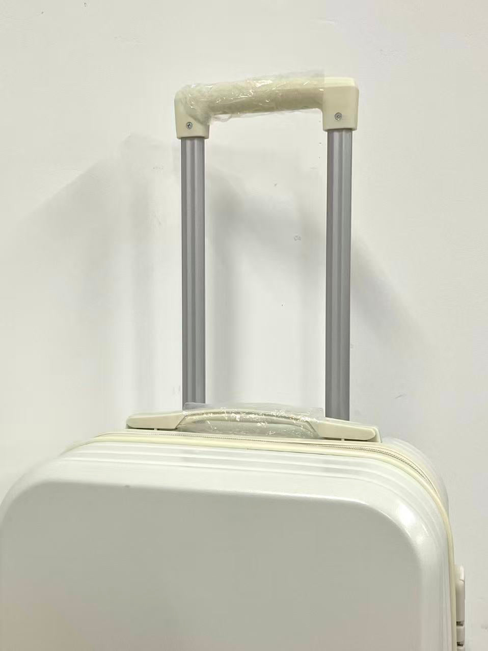 HARD SHELL CARRY-ON LUGGAGE 18.5”X16”X11” - LOGO TEDDY BEAR
