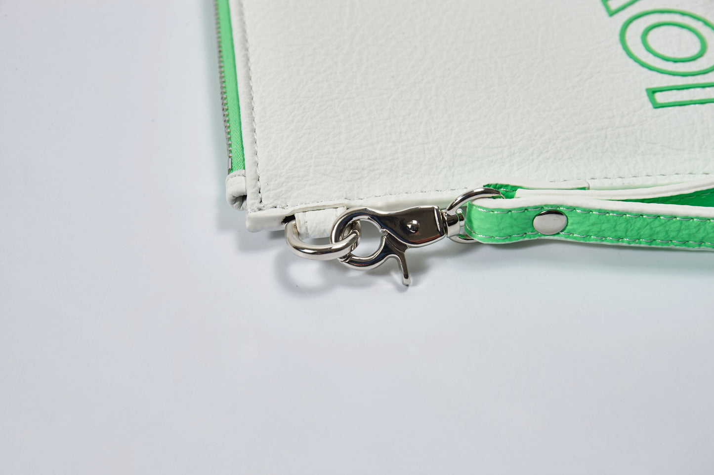 WRISTE WALLET - TEDDY BEAR 12"X9"